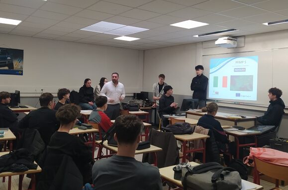 présentation du projet aux élèves de 1ère.jpg